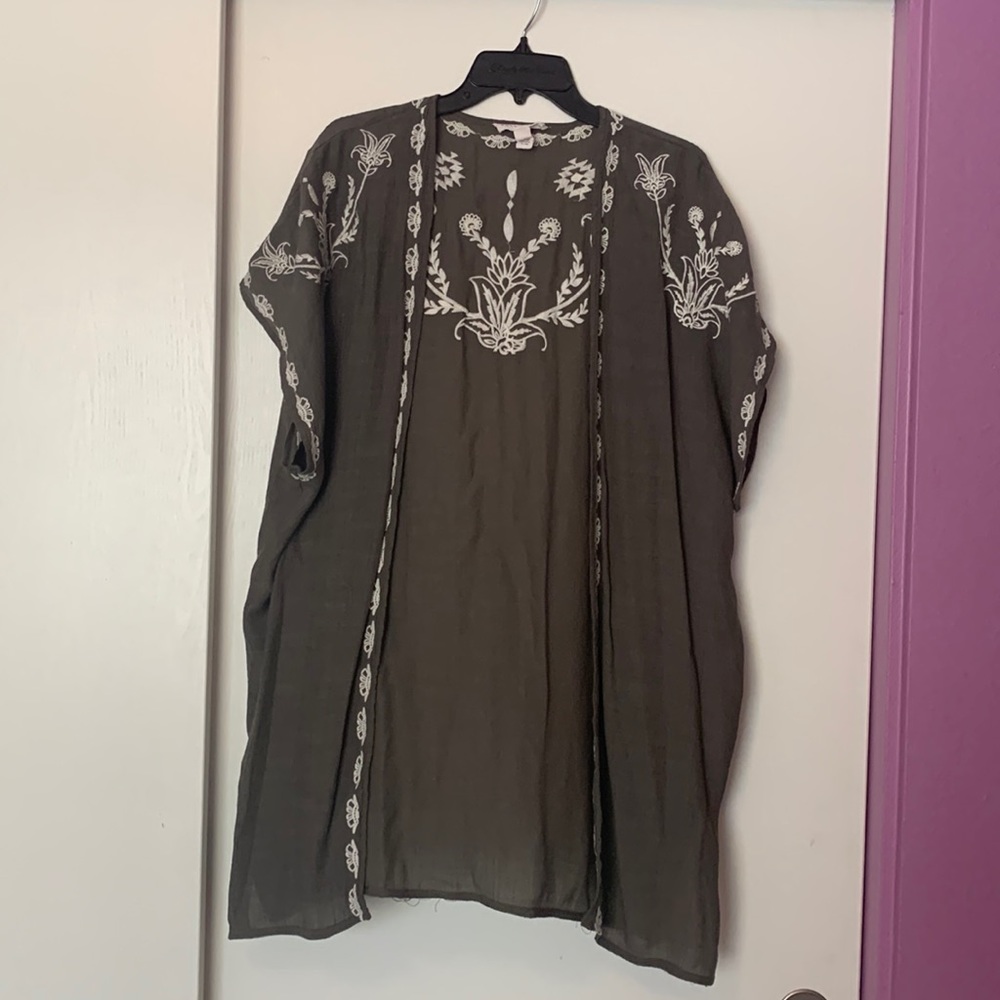 Embroidered kimono